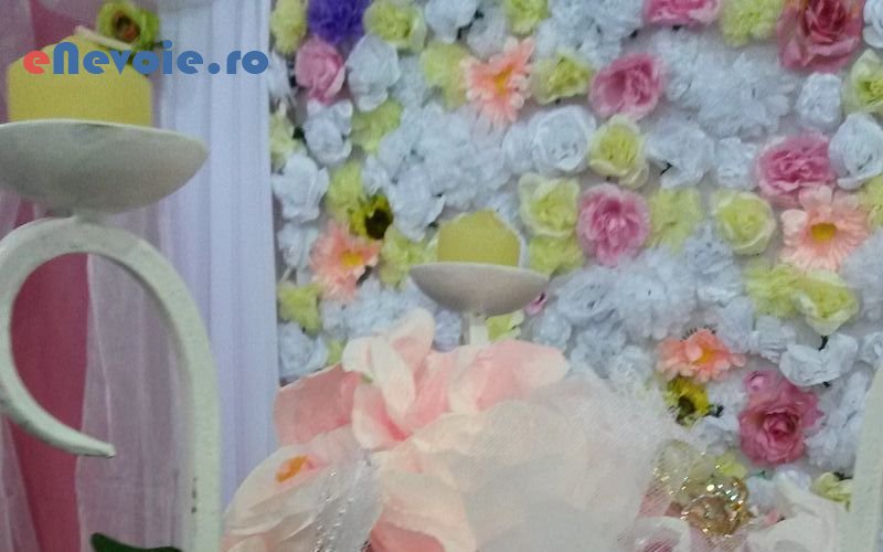 5organizari-evenimente-organizari-evenimente--flori-hartie-.png