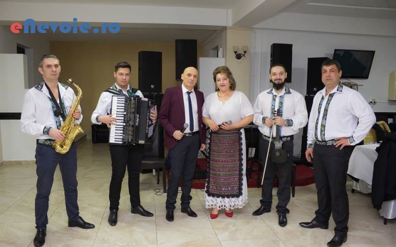 4divertisment-evenimente-formatie-muzicala-foto-organizari-evenimente-organizari-evenimente--formatia-alin.png