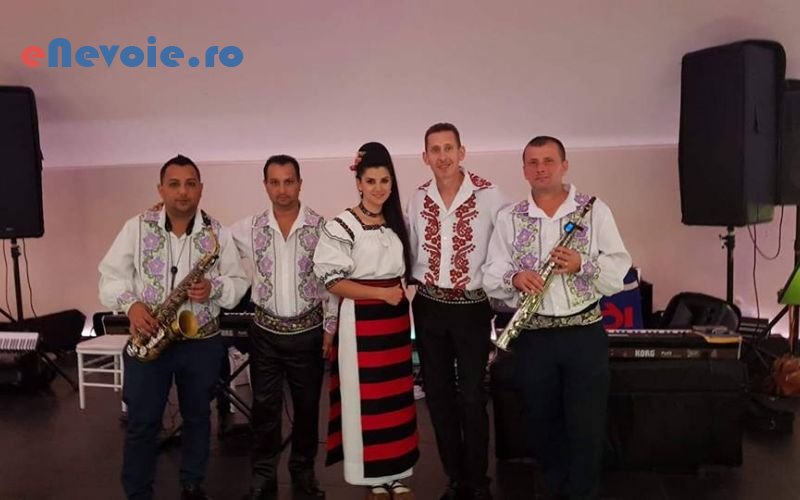 2divertisment-evenimente-formatie-muzicala-organizari-evenimente--formatia-nicu.png