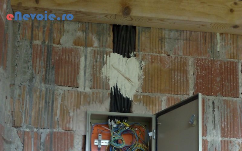 5reparatii-electrice-instalatii-electrice-sanitare-electrice-termice-gaze--mircea-finteu.png