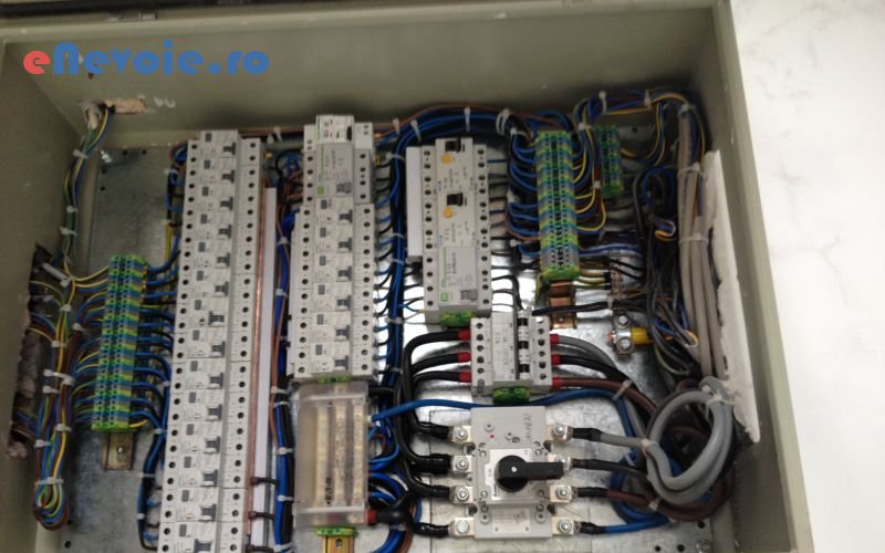 1montare-panouri-solare-reparatii-electrice-reparatii-sanitare-mentenanta-instalatii-climatizare-montare-aer-conditionat-instalatii-sc-electro-il.png