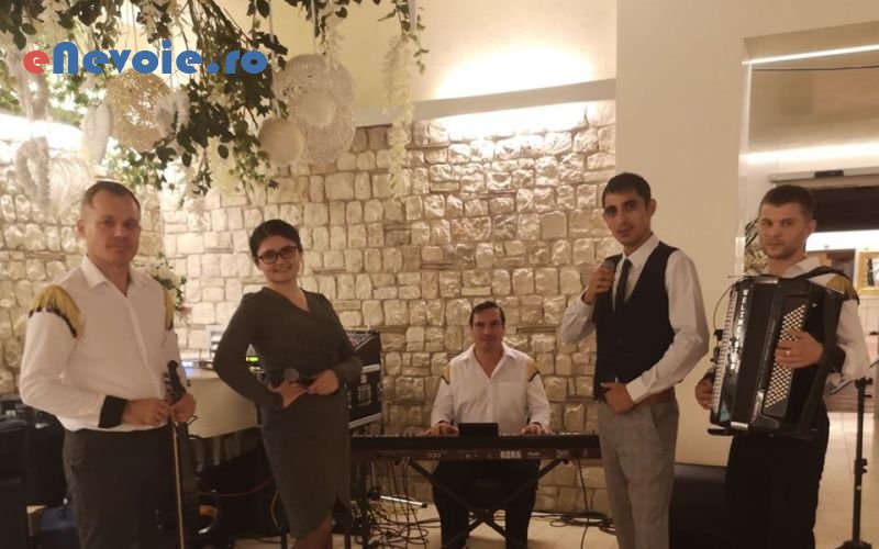 3divertisment-evenimente-formatie-muzicala-organizari-evenimente--tragudis-band.png